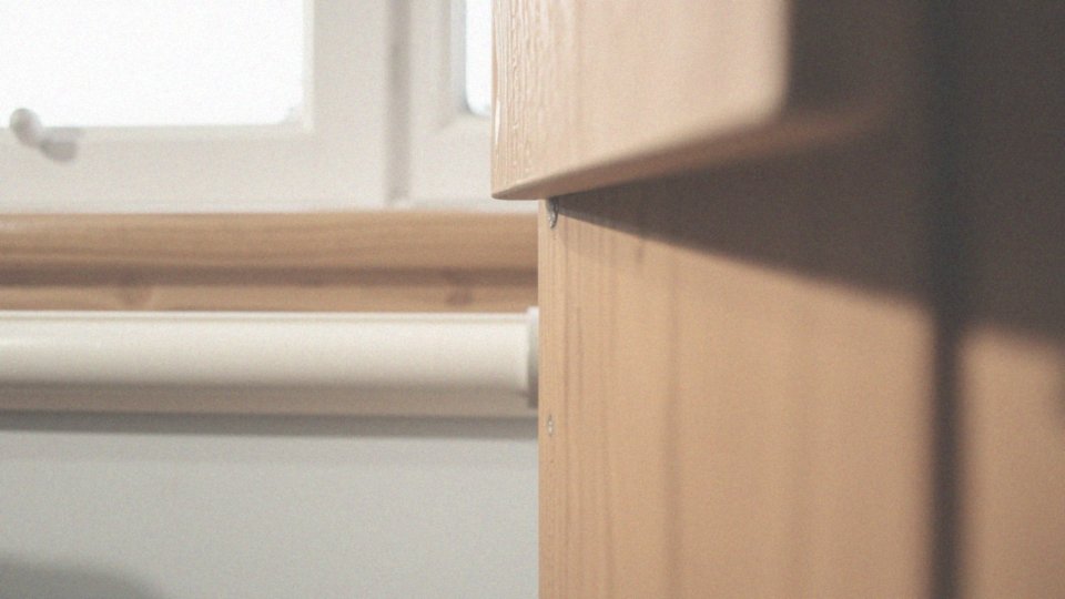 Jakie są oznaki, że skrzydło drzwiowe ociera się o futrynę?